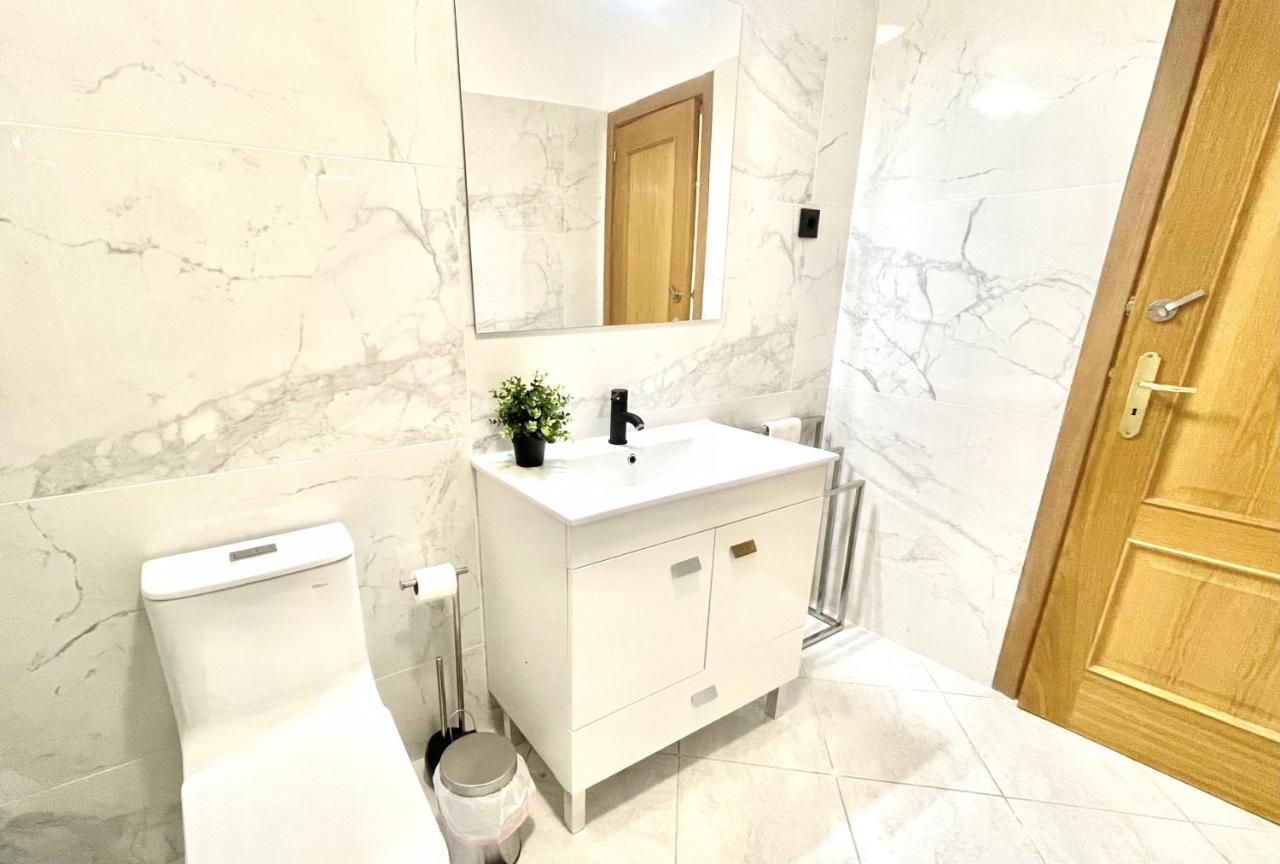 Amazing 1 Bedroom Apartment Near Marina Виламура Екстериор снимка